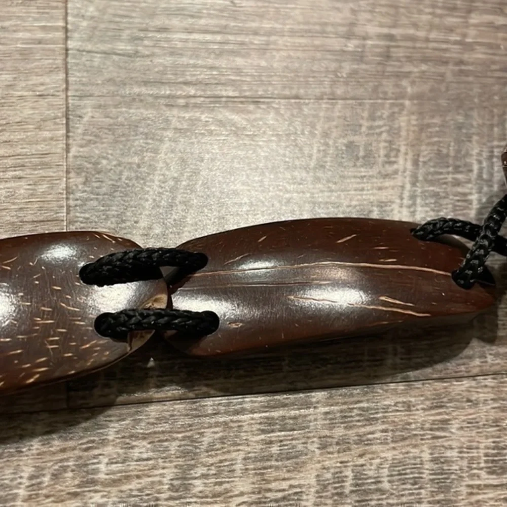 Brown/tan shell bead string Statement belt size 31-41”